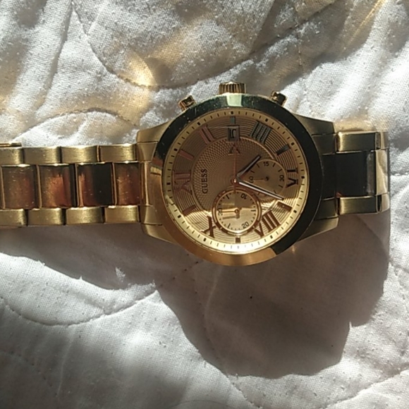Guess gold tone stainless steel  seewatch 45mm - Picture 4 of 6